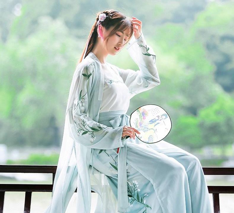 上海志强网络推广：如何提升网站的内容策略？对网站优化有帮助吗；古风汉服定制营销推广