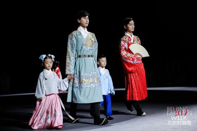 上海网络推广:汉服热背后的“汉服经济”