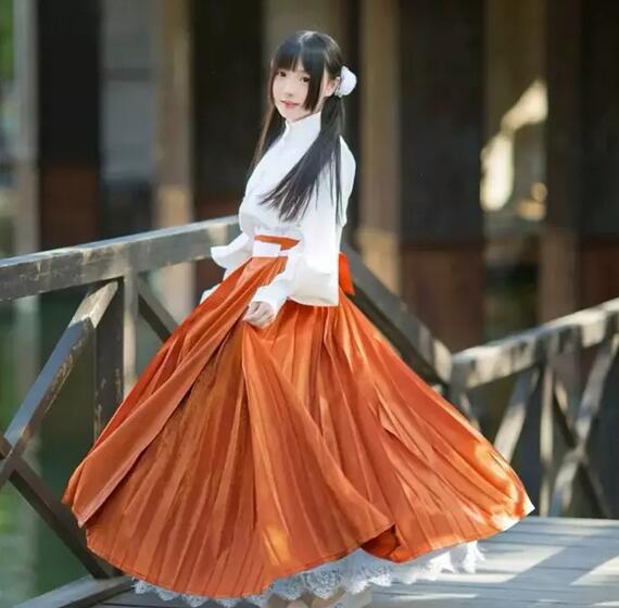 十二花莳百迭裙
