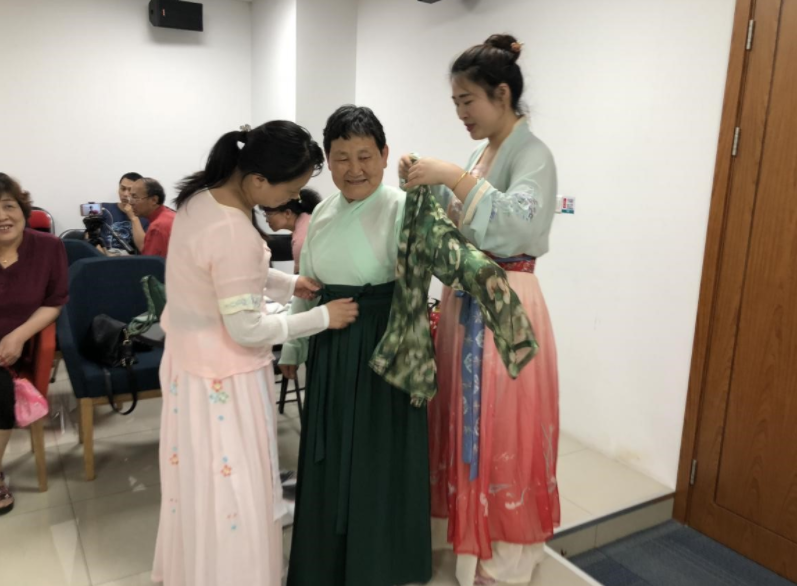 天津阅读“真人书” 感受汉服之美