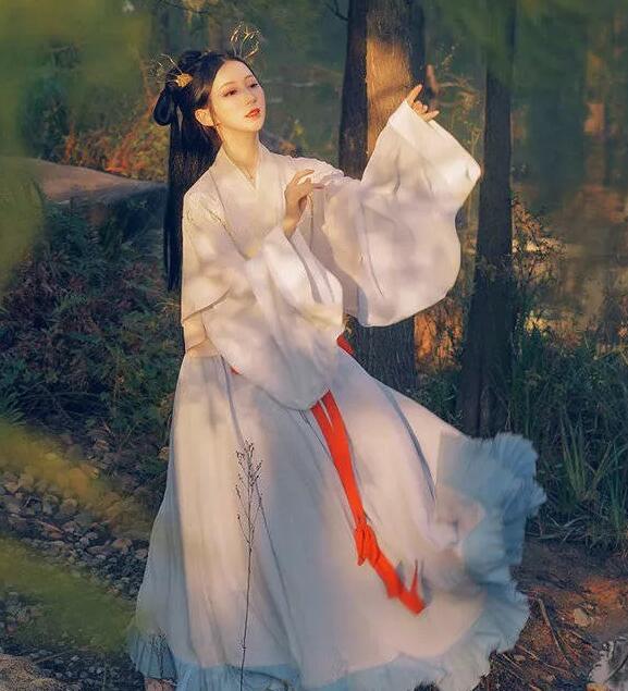 重回汉唐的晋制襦裙洛水瑶