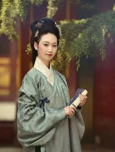交领右衽的汉服