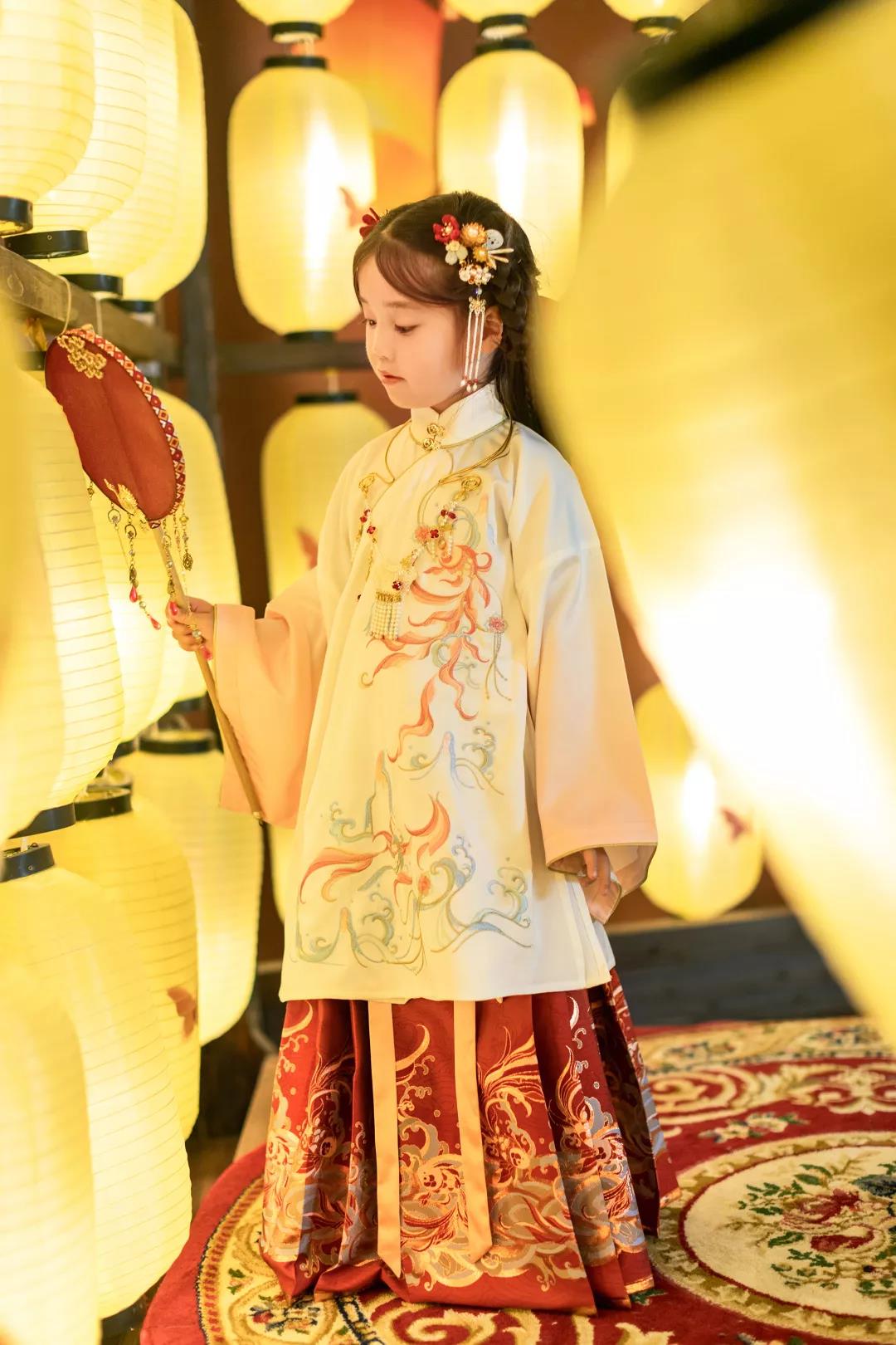 汉尚华莲童装汉服