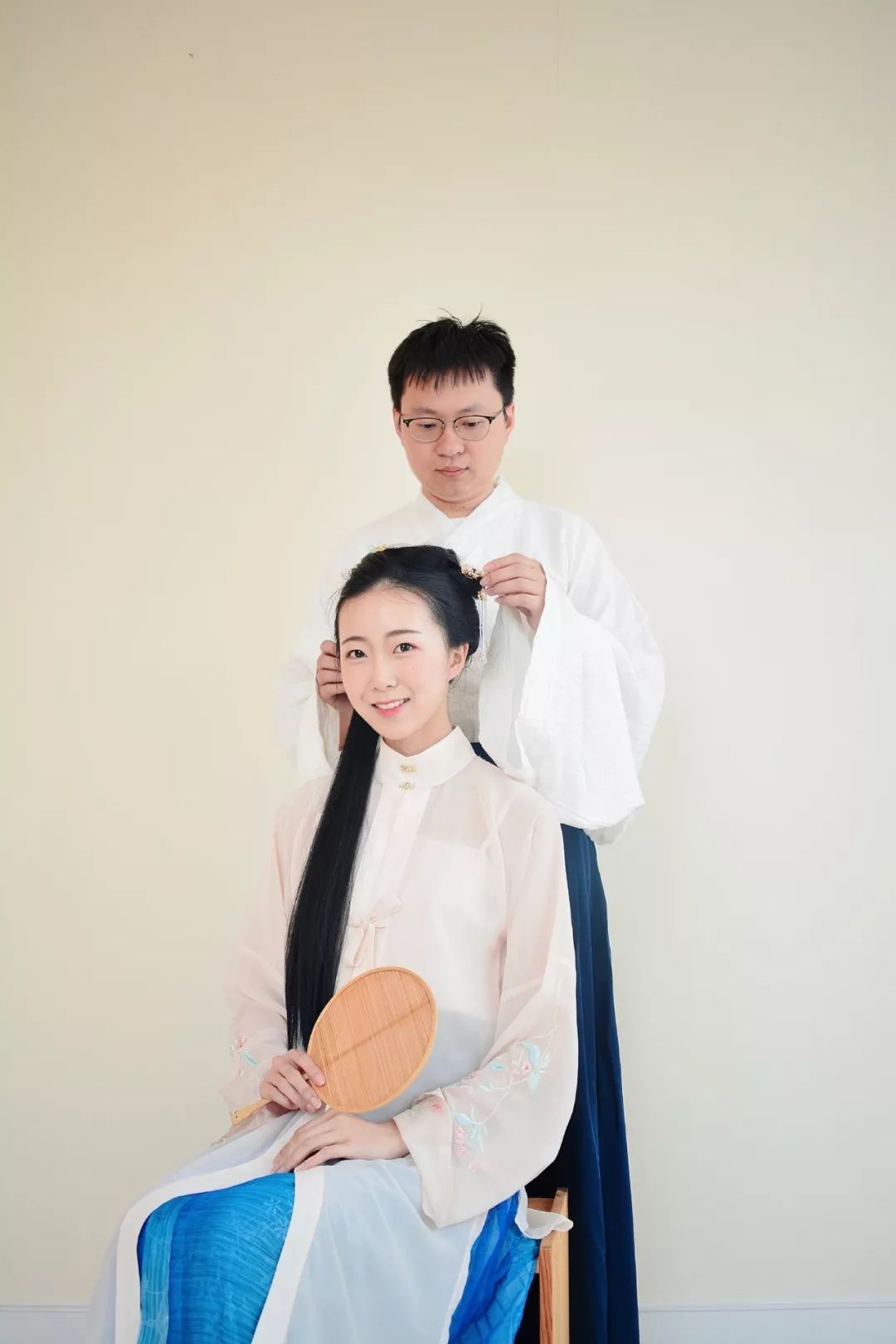 因汉服结缘的小夫妻