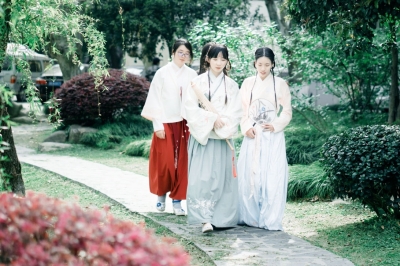汉服踏青照 刷爆朋友圈 扬大4女生传播传统汉服文化