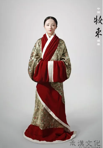 汉服女装曲裾深衣