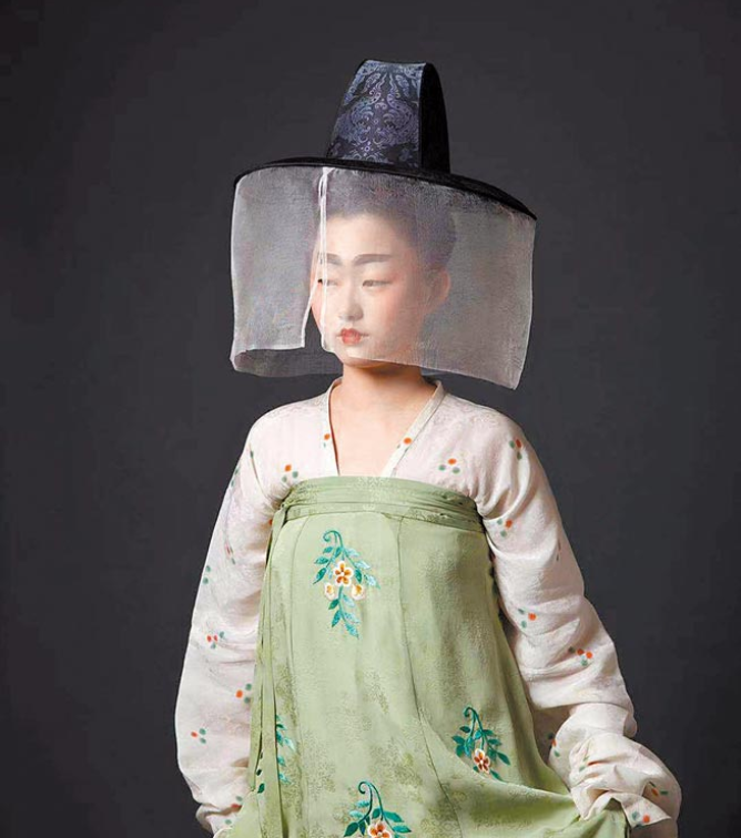 装束復原团队考据后復原的初唐帷帽装束。（装束復原团队提供）