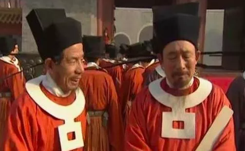 为什么宋朝官员上朝要往自己脖子上套一白圈