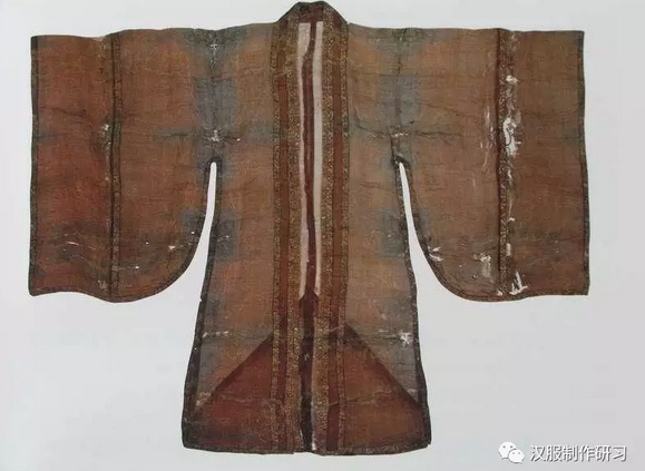 福建福州南宋黄升墓出土带金泥花边的薄罗“大衣”