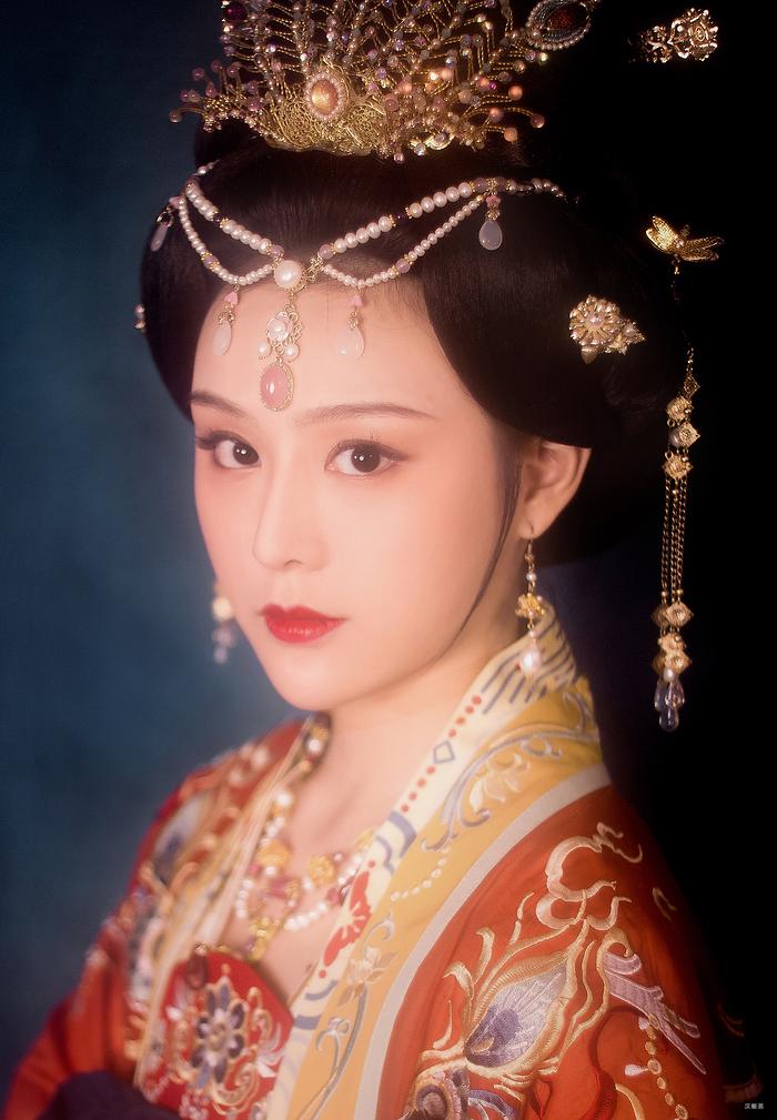 汉服贵妃态