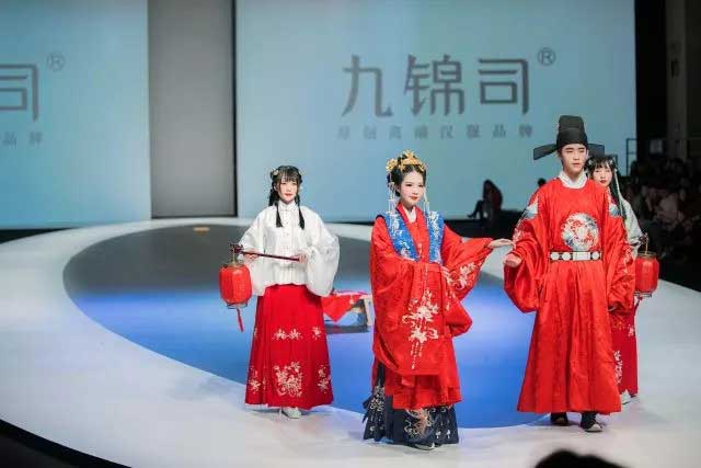 汉尚华莲2018广东时装周出展——九锦司