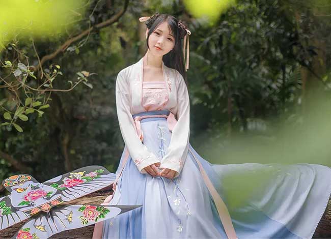 齐腰襦裙样式
