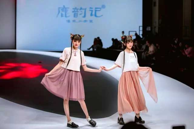 汉尚华莲2018广东时装周出展——鹿韵记