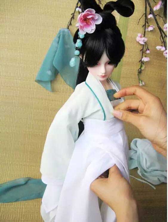 对襟襦裙的穿法
