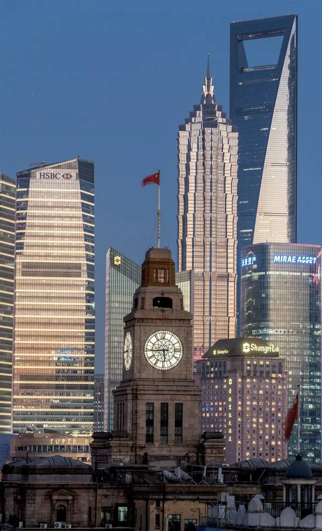 上海海关大楼，楼上的大钟来自伦敦；以上资料参考纪录片《航拍中国》